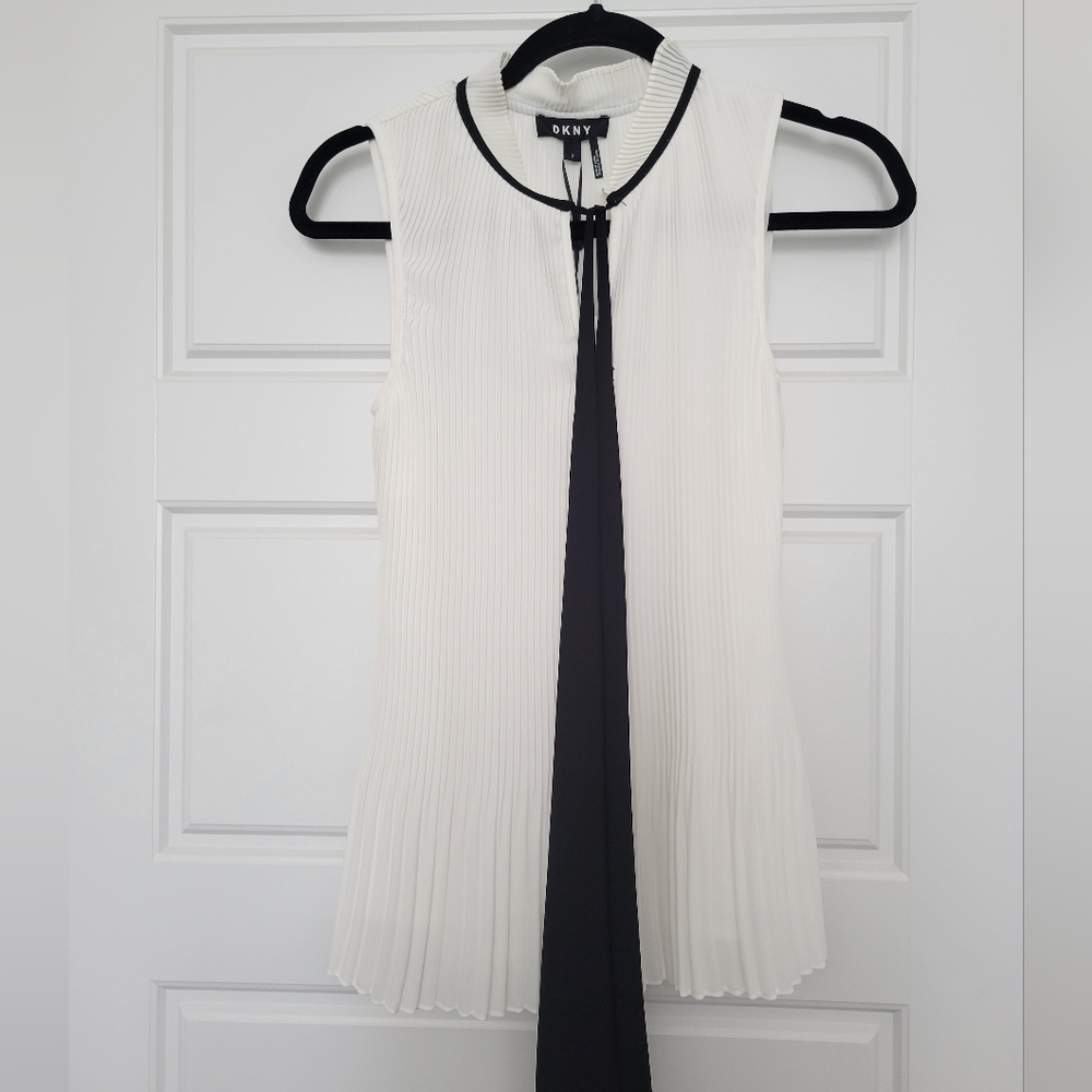 DKNY Small, Blank and white sleeveless top